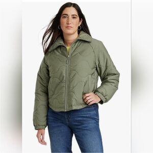 Universal Threads Green Puffer Jacket with Quilted Design